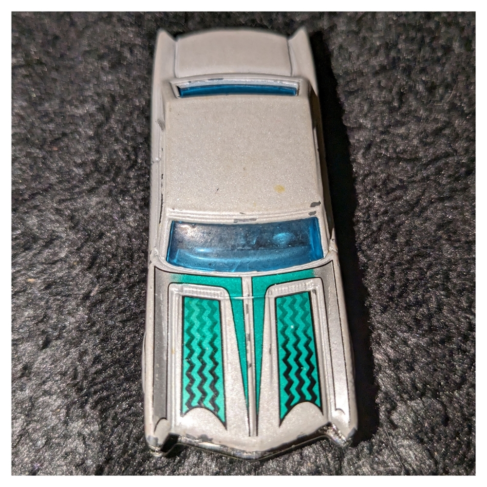 Rare! Hot Wheels 1964 '64 Buick Riviera White w/ Green 2001 Diecast Matt…